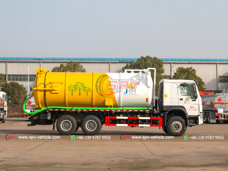 HOWO 6x4 Cesspool Truck - Right Side